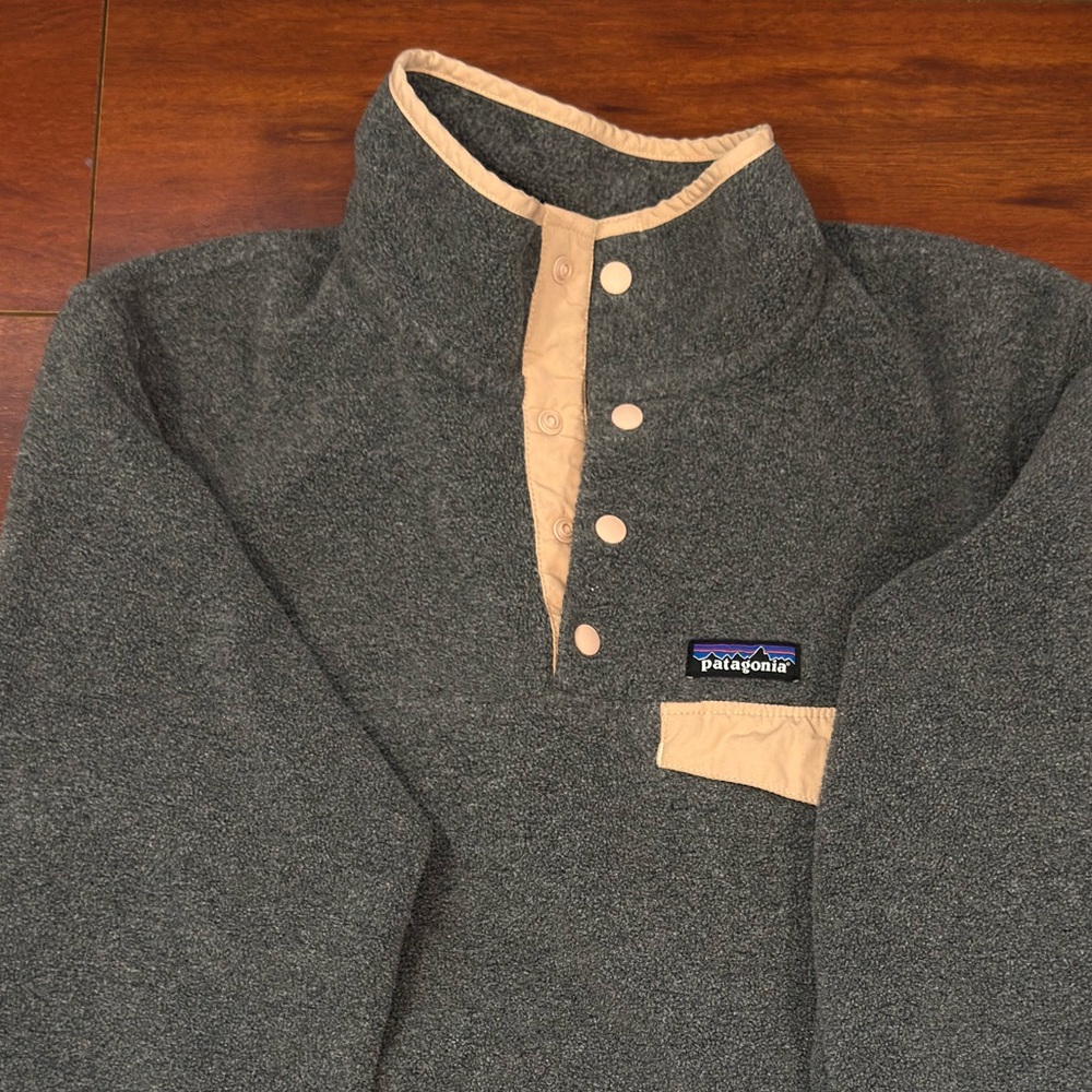 Patagonia Women's Gray and Cream Cowl Sweater - Picture 6 of 14